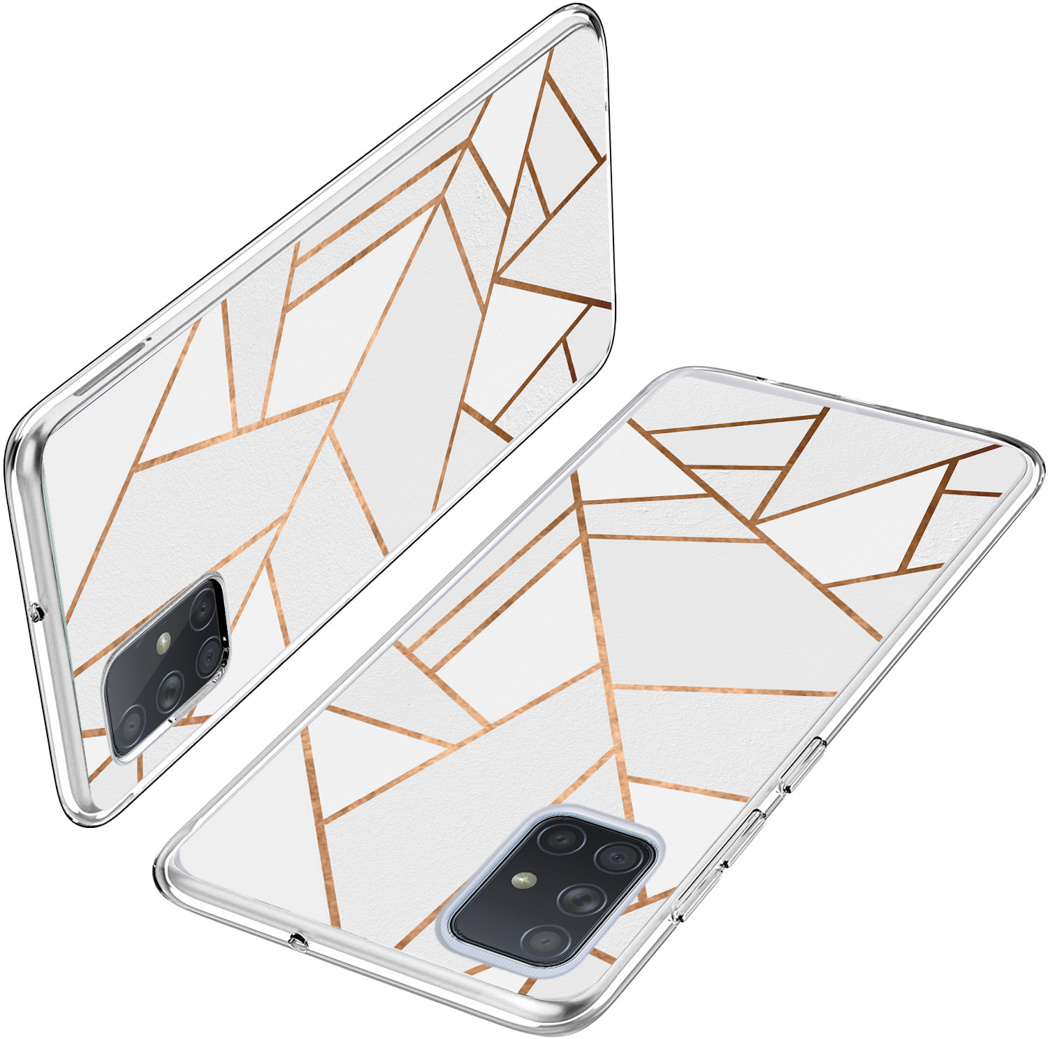 Deux coques de téléphone. Blanches avec des lignes géométriques dorées. Les détails des coques sont visibles.