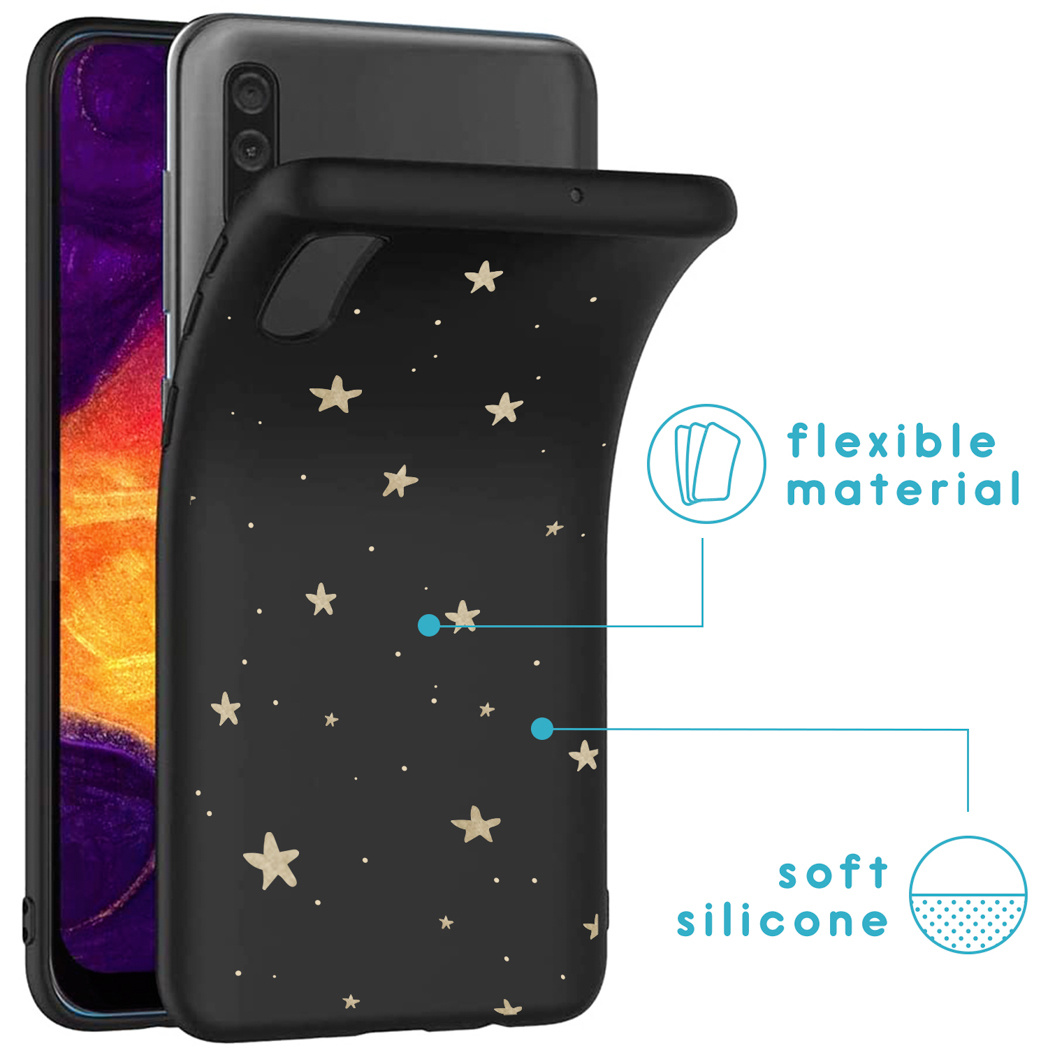 Zwarte telefoonhoes met sterrenpatroon, flexibel materiaal, zachte siliconen, witte afbeeldingen.