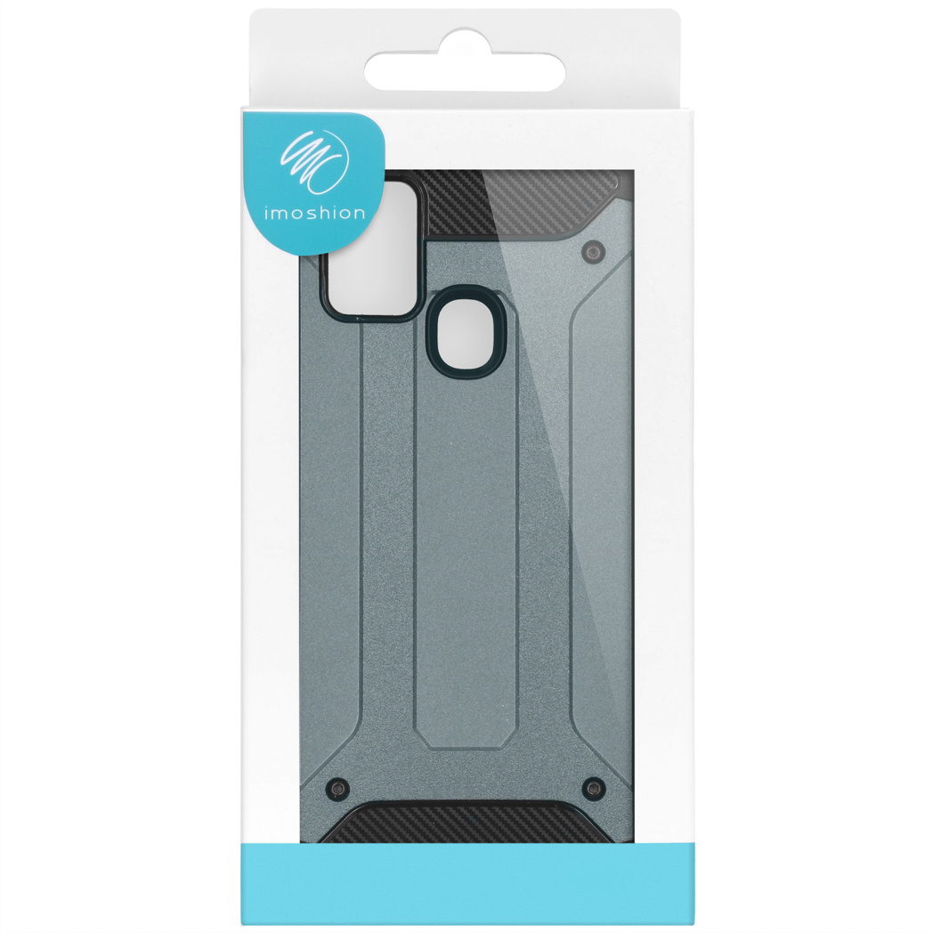 Emballage de coque de téléphone. Coque de téléphone grise avec une boîte blanche. La boîte montre la zone de la caméra du téléphone.