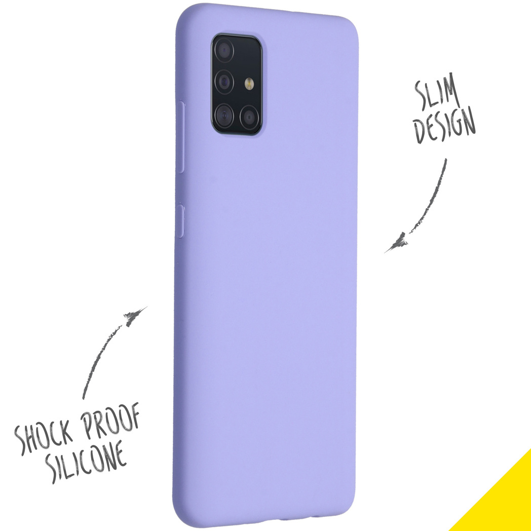 Custodia per telefono lilla chiaro con etichette 'silicone antiurto' e 'design sottile', sfondo bianco.
