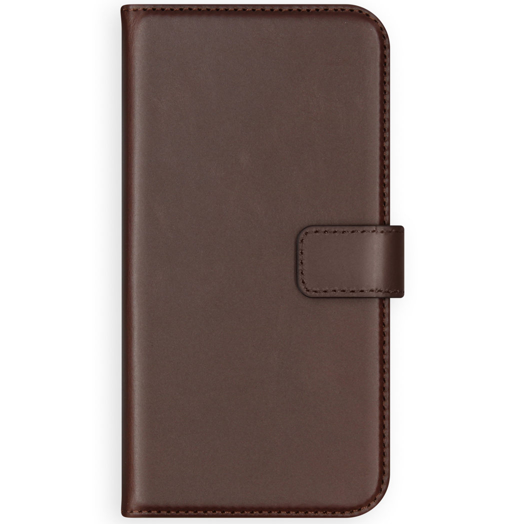 Étui de téléphone en cuir marron avec fermeture magnétique.