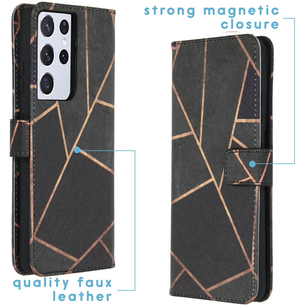 Telefoonhoesje met een zwart en goud geometrisch patroon. Zwarte achtergrond. Tekst: 'strong magnetic closure'.