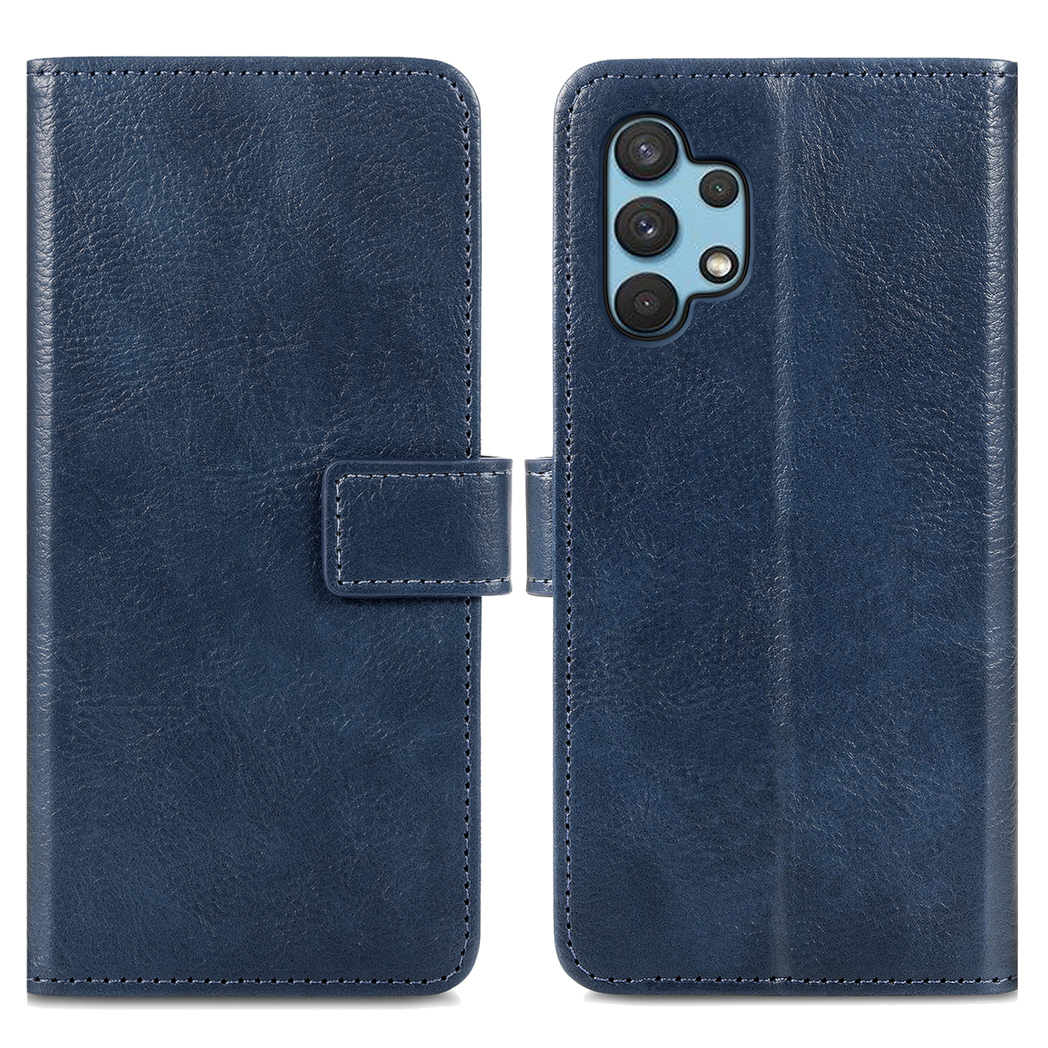 Blauw leren telefoonhoesje, open om een telefoon te tonen. Heeft een magnetische sluiting.