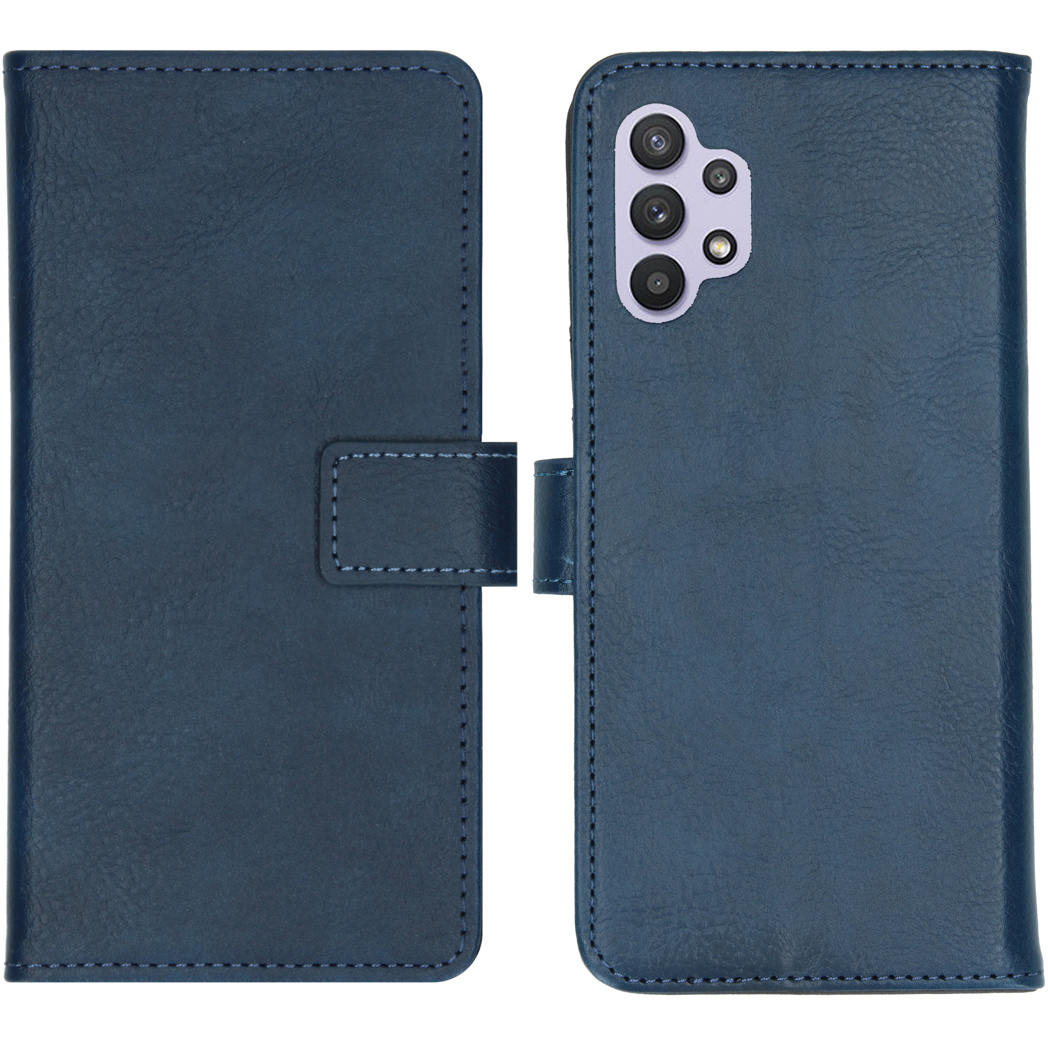 Blauwe telefoonhoes met een telefoon erin.