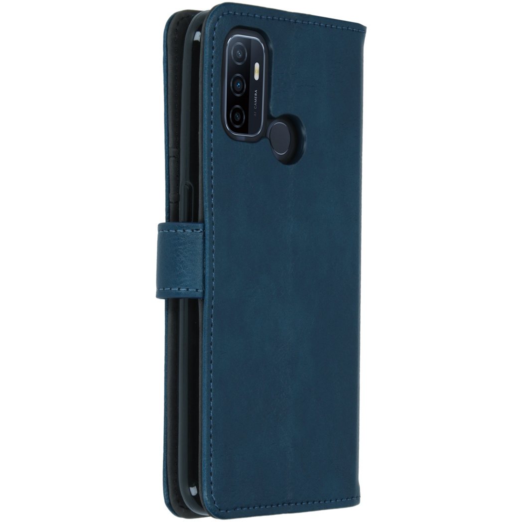 Een blauwe telefoonhoes, met een telefoon erin. De hoes is open.