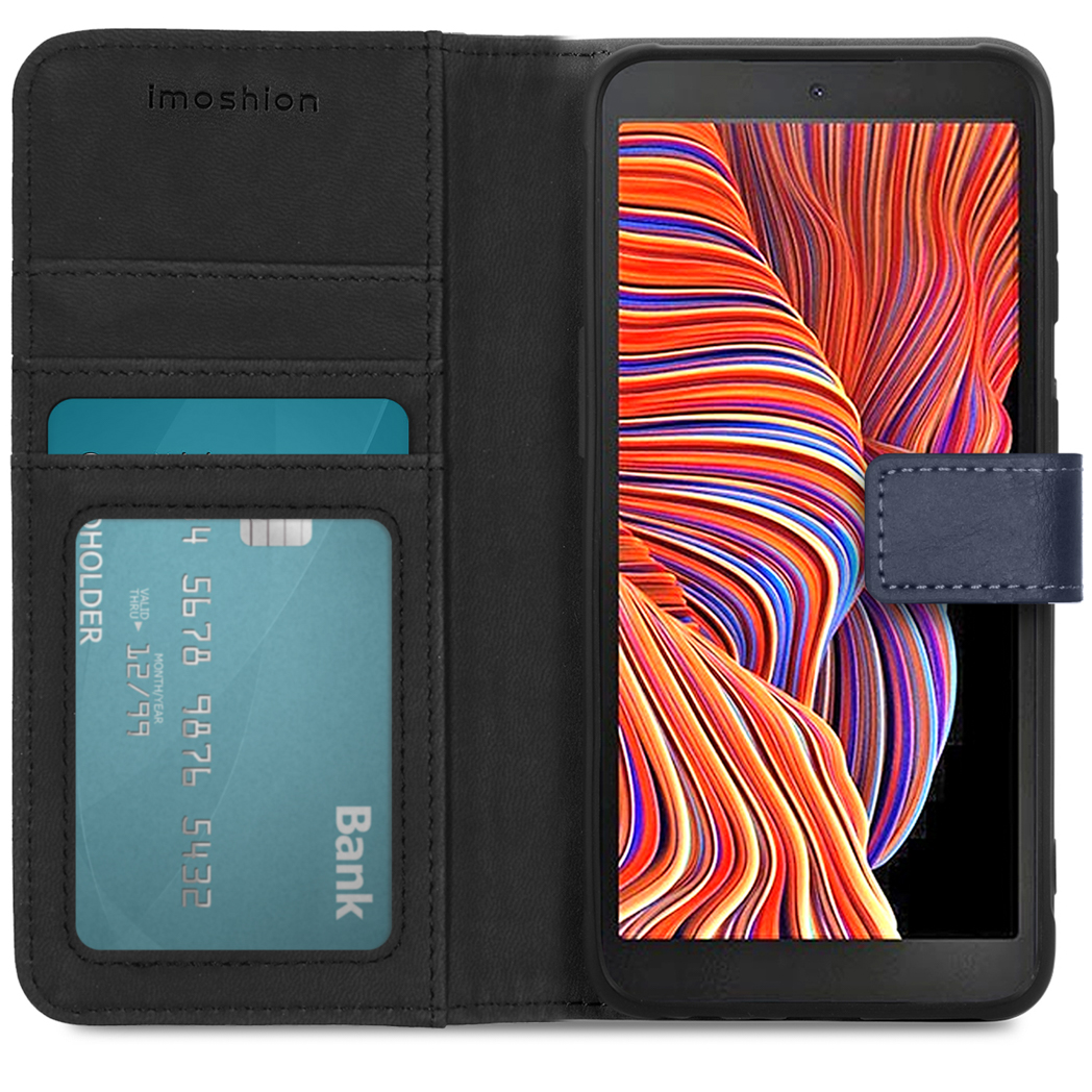 Open zwarte telefoonhoes met een creditcard en telefoon erin.