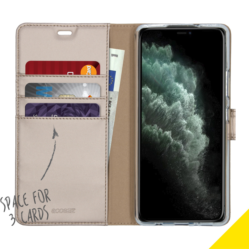 Telefoonhoes met ruimte voor kaarten en geld. De telefoon heeft een scherm met groene achtergrond.