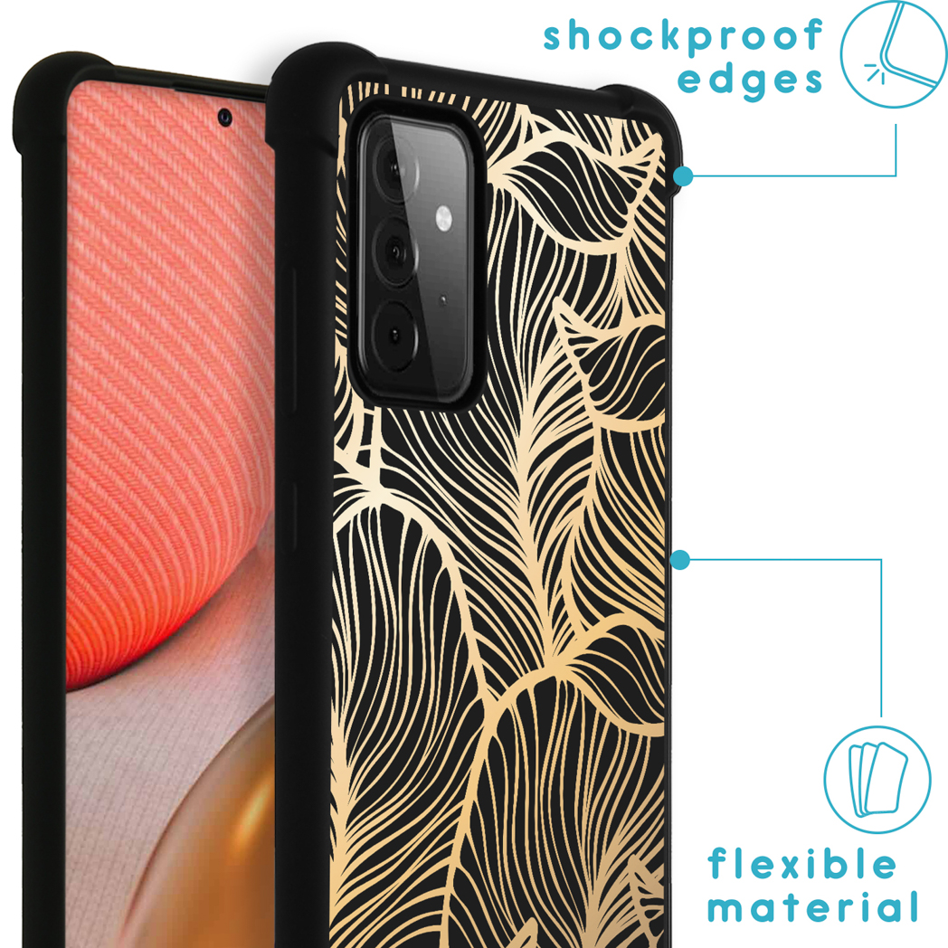 Zwarte telefoonhoes met een gouden bladontwerp. Annotaties wijzen op schokbestendige randen en flexibel materiaal.