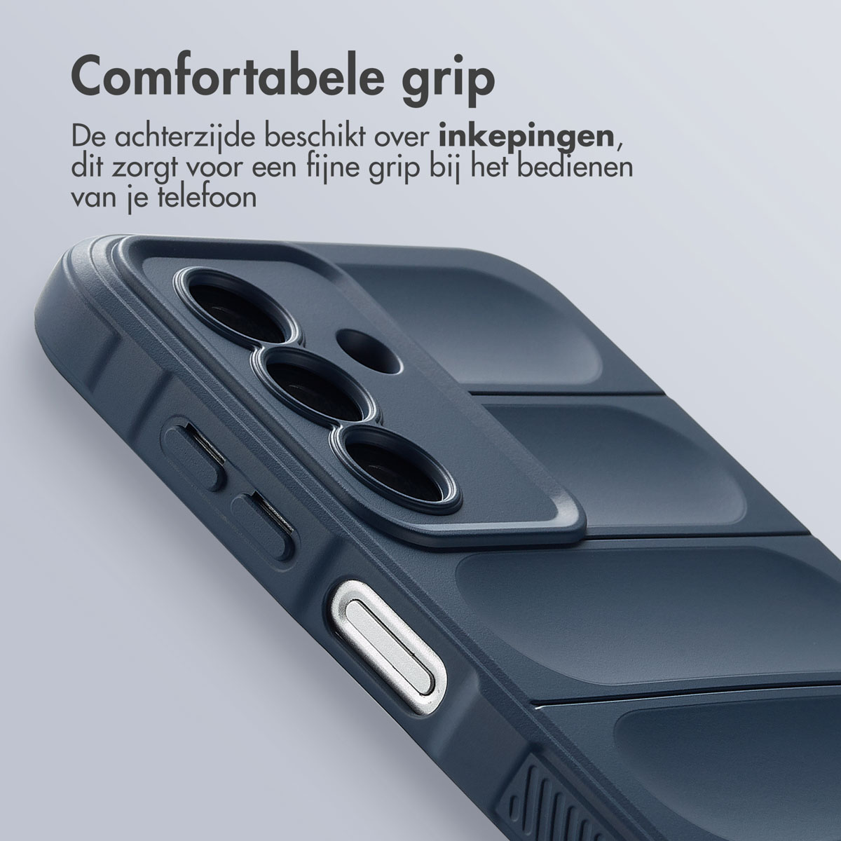 Gros plan d'une coque de téléphone bleu foncé avec un dos texturé pour une bonne prise en main.