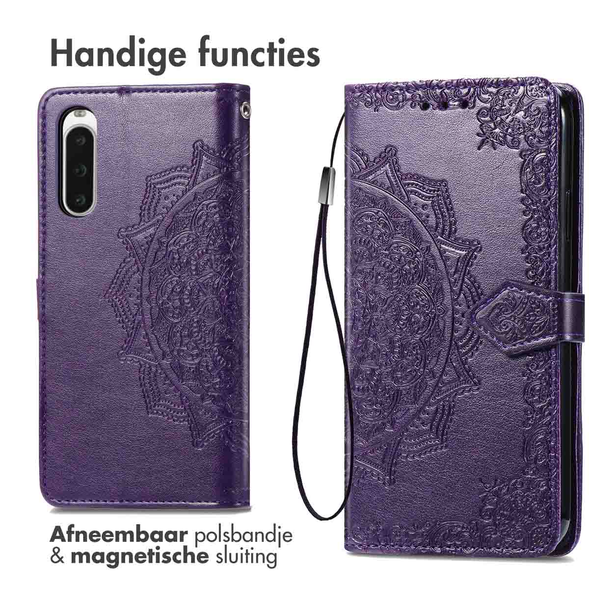 Paarse telefoonhoes, open, met een mandala-ontwerp en een afneembare polsband.