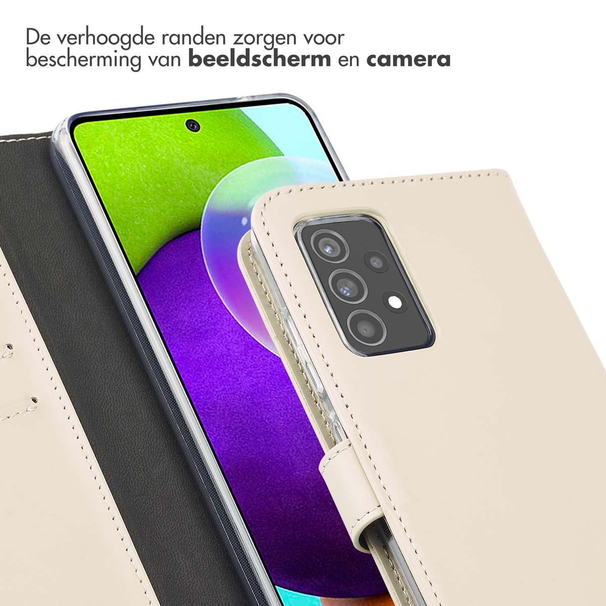 Beige telefoonhoesje met een telefoon erin. De hoes beschermt het scherm en de camera.