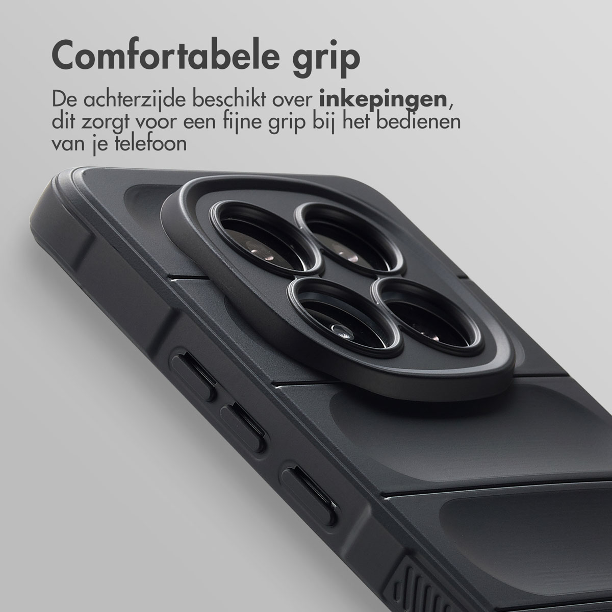 Zwart telefoonhoesje. Tekst: Comfortabele grip. Achterkant heeft inkepingen.
