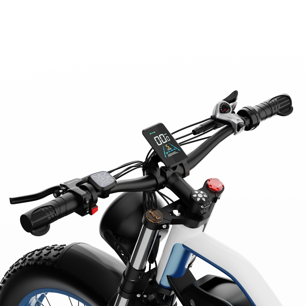 Manubrio di una bici elettrica, con display e comandi, su sfondo bianco.