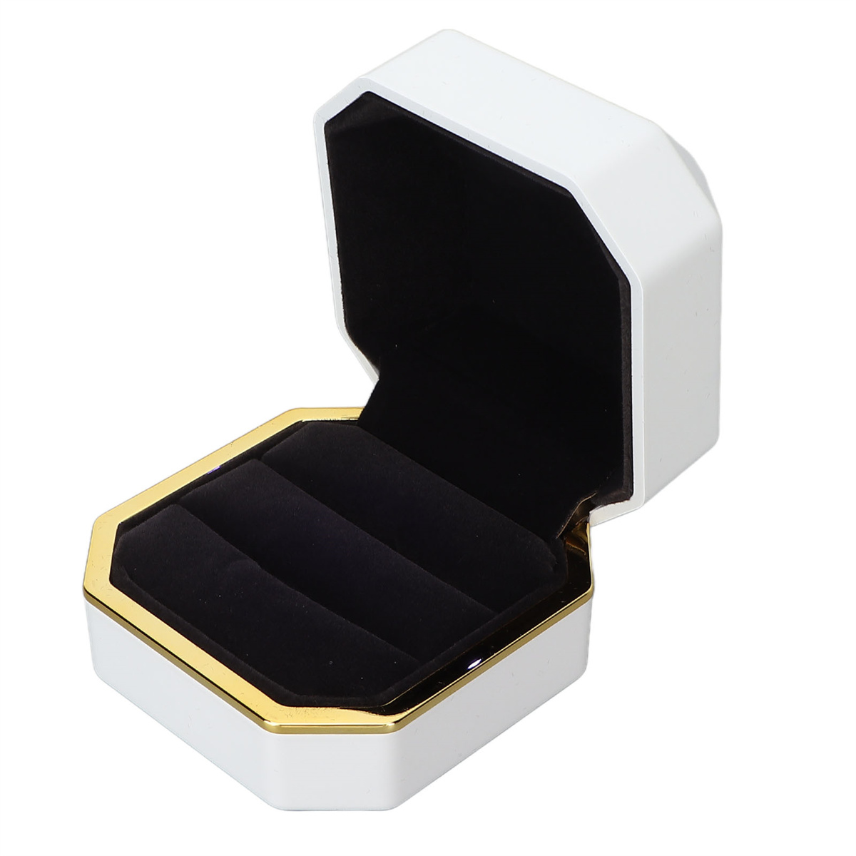 Weiße Schmuckschatulle, geöffnet, um einen schwarzen Samtinnenraum mit Ringschlitzen und Goldbesatz zu zeigen.