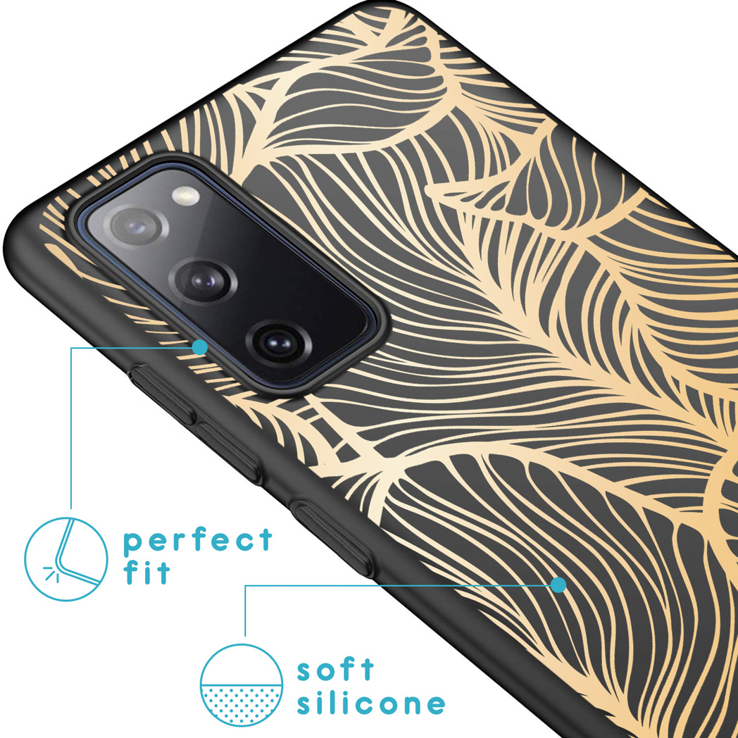 Custodia per telefono nera con motivo a piume dorate, con etichette: vestibilità perfetta, silicone morbido.