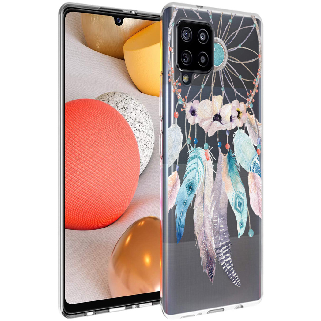 Téléphone dans un étui avec un motif attrape-rêves. L'étui est transparent avec des plumes. Le téléphone a une image colorée sur l'écran.