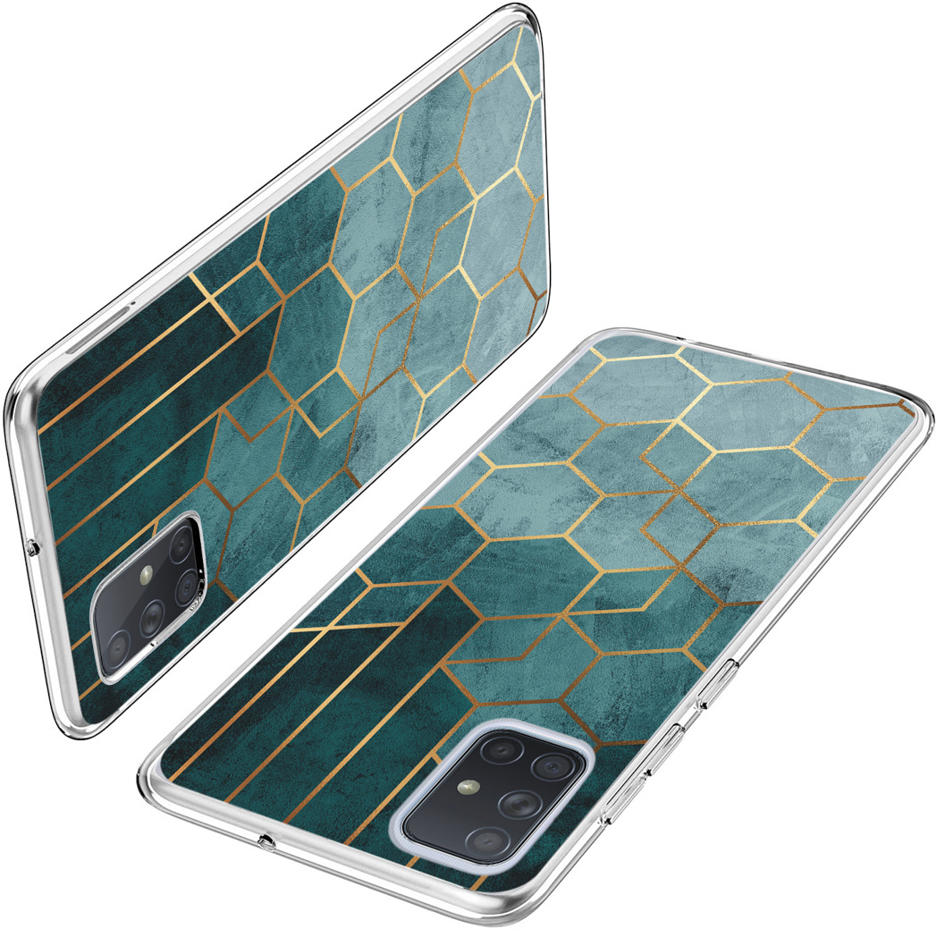 Deux coques de téléphone avec des motifs géométriques verts et dorés. Les caméras du téléphone sont visibles.