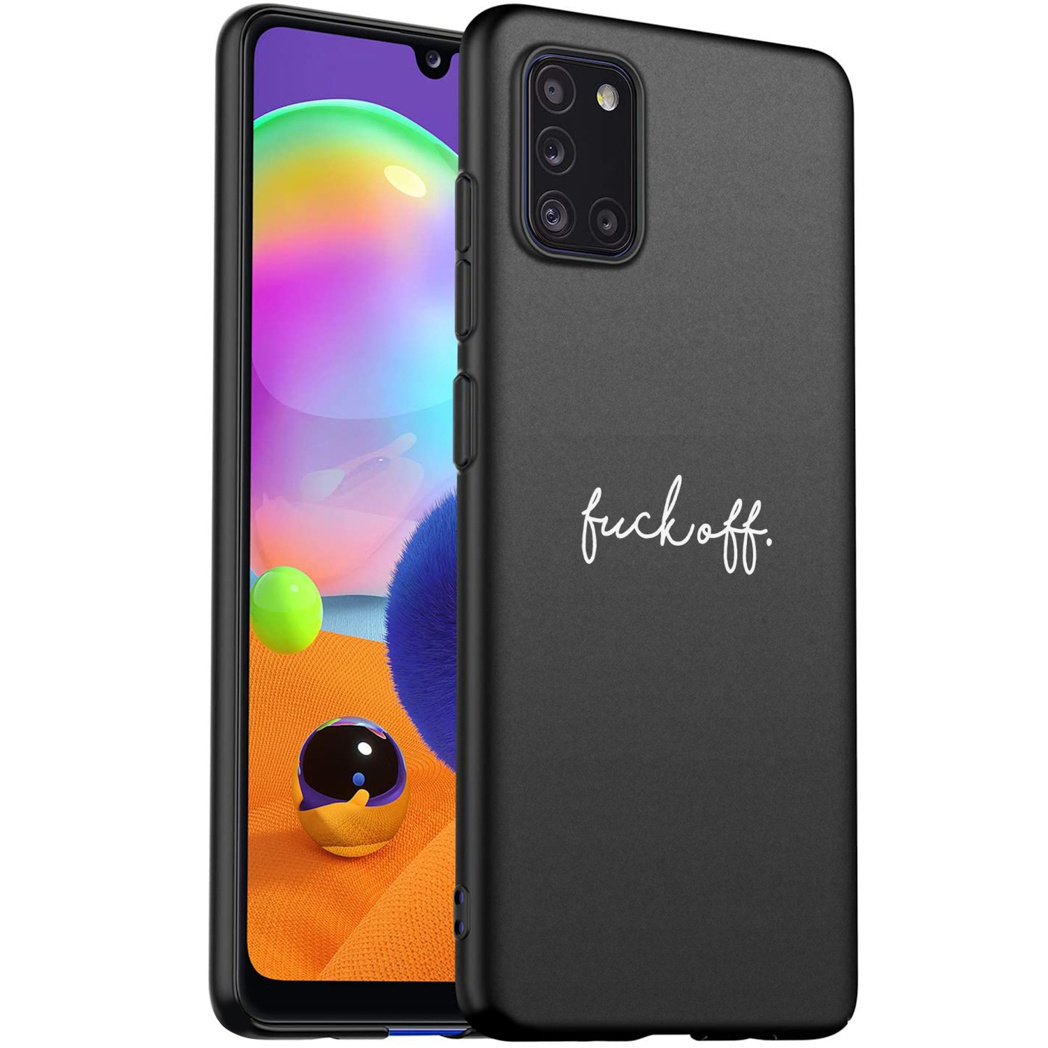 Zwarte telefoonhoes met de woorden "fuck off" in het wit. Telefoon in de hoes is zwart.