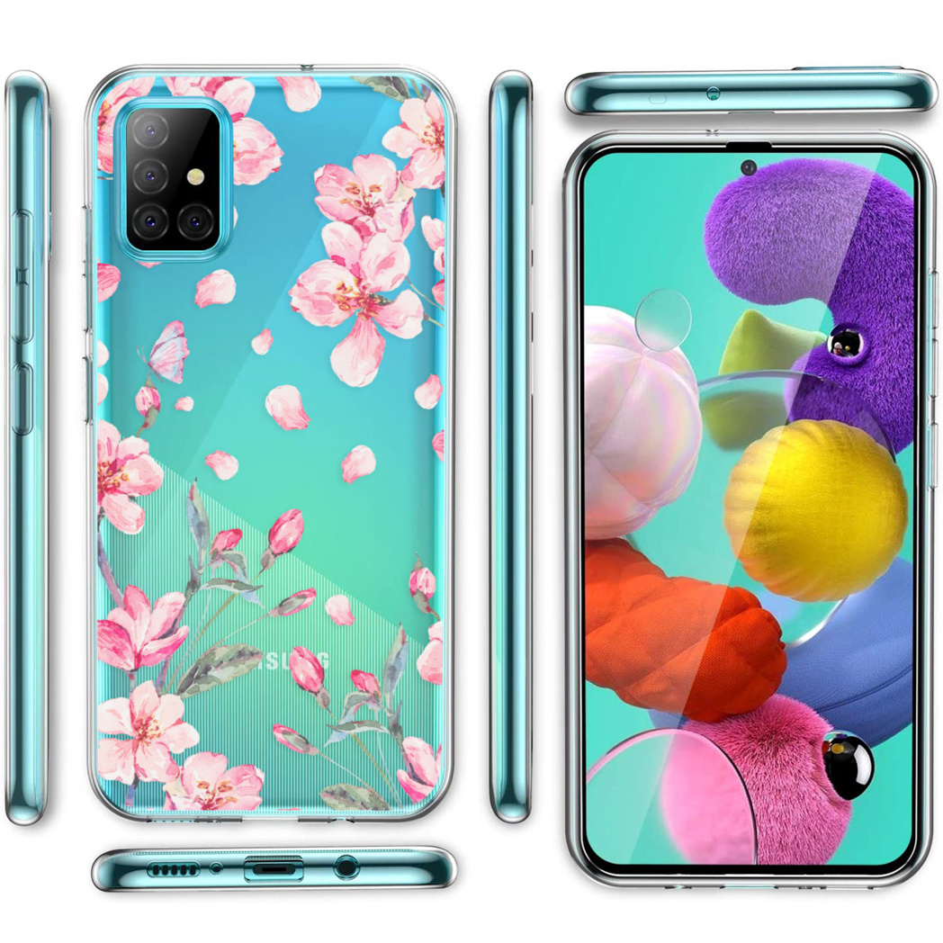 Blauwe telefoonhoes met telefoon. Roze bloemen en bloemblaadjes op de achterkant.