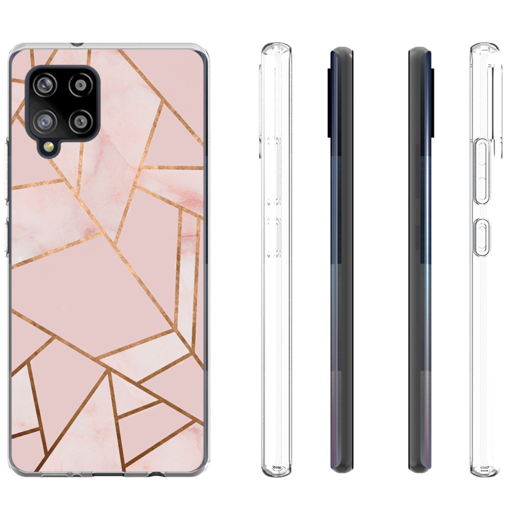 Coque de téléphone rose avec des lignes géométriques dorées, avec vues latérales. L'arrière a des découpes.