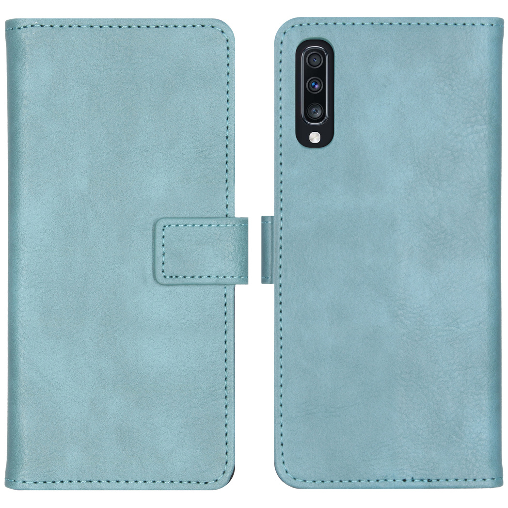 Eine blaue Handyhülle. Das Telefon ist geöffnet.
