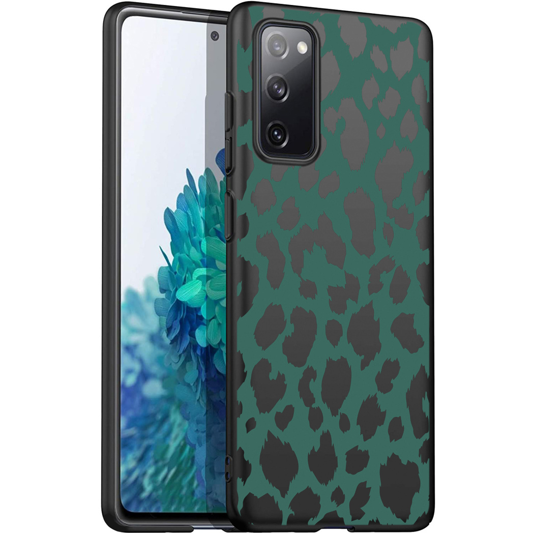 Una custodia per telefono con stampa leopardata verde. Il telefono è dietro.