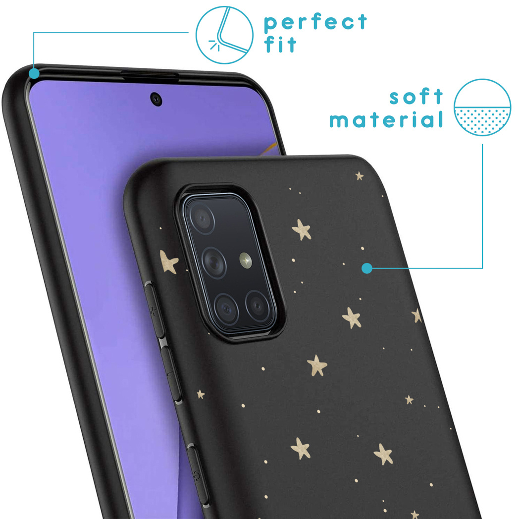 Coque de téléphone noire avec des étoiles, ajustement parfait. Le téléphone est violet.