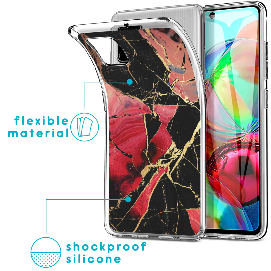 Transparante telefoonhoes met rood en zwart marmerpatroon, tekst: flexibel materiaal, schokbestendige siliconen.