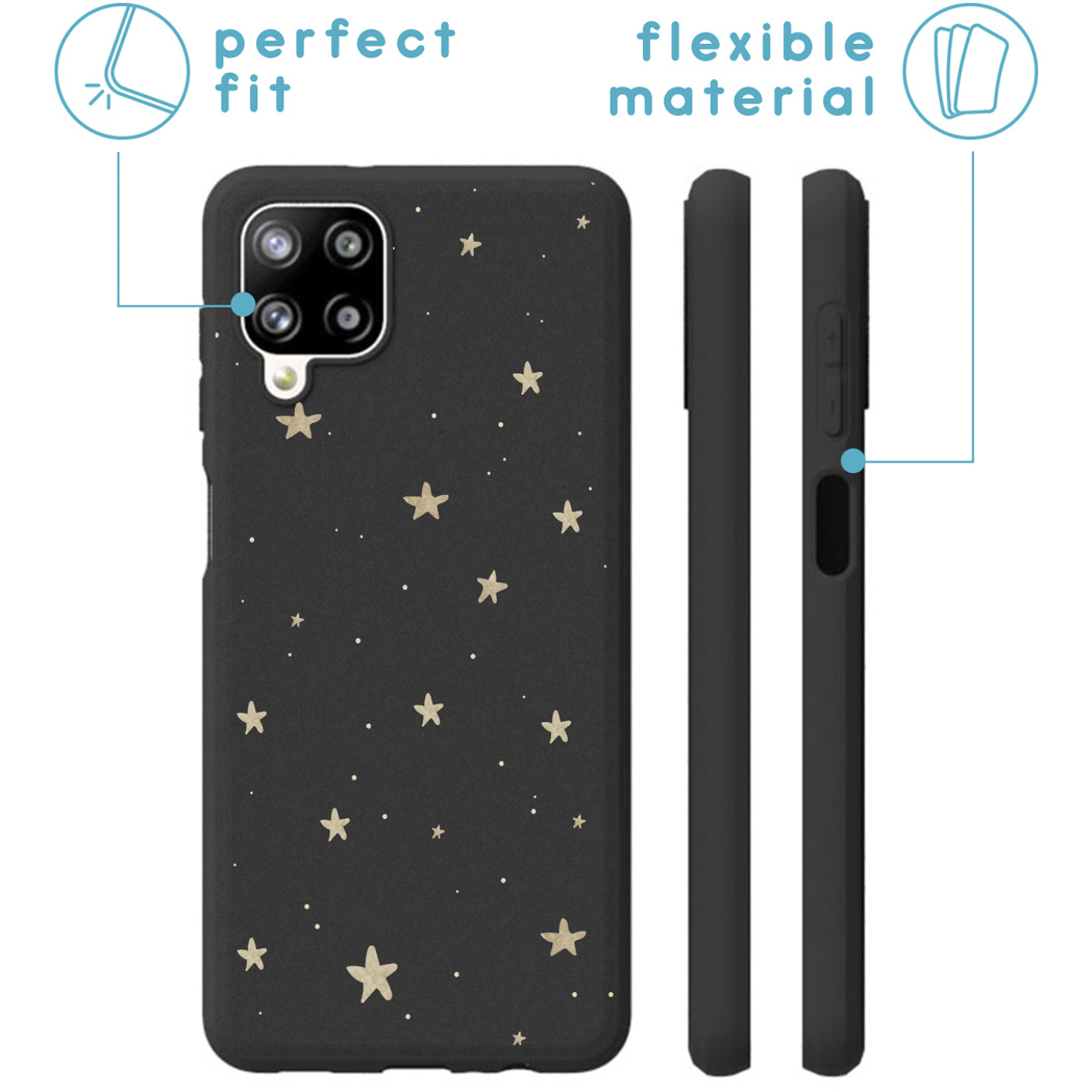 Zwarte telefoonhoes met gouden sterrenpatroon, tekst: perfecte pasvorm, flexibel materiaal.