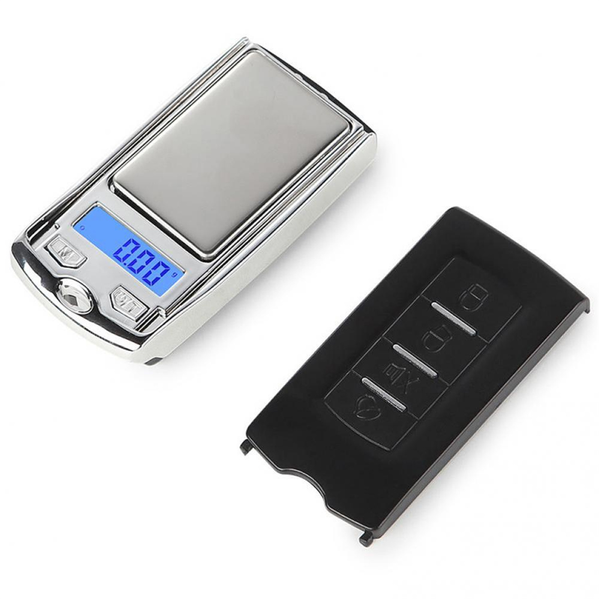 Eine kleine silberne Waage mit blauem Display und ein schwarzer Autoschlüsselanhänger. Die Waage zeigt '0.00'.