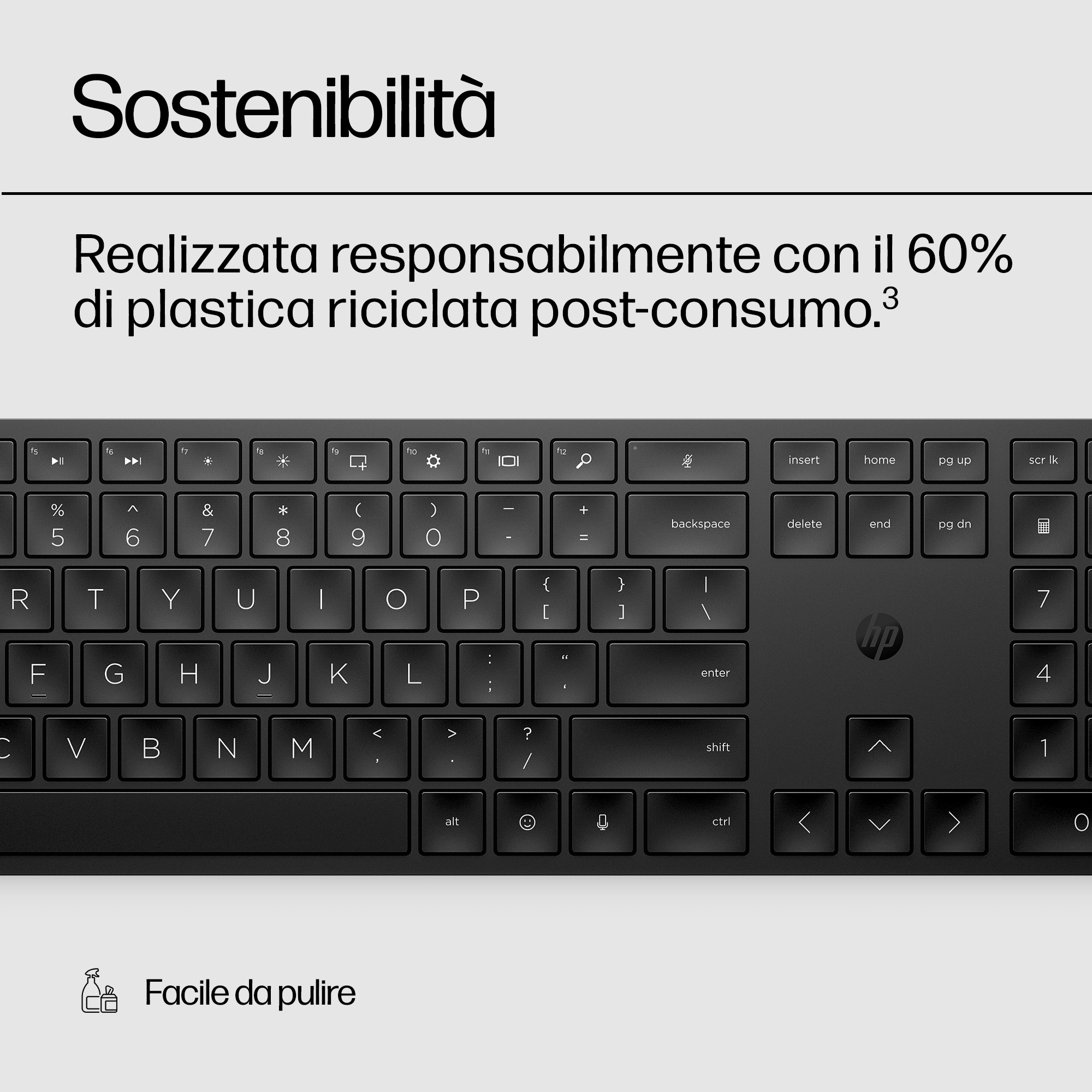 Czarna klawiatura z białymi klawiszami. Tekst na górze brzmi: 'Wykonane odpowiedzialnie z 60% plastiku z recyklingu'.