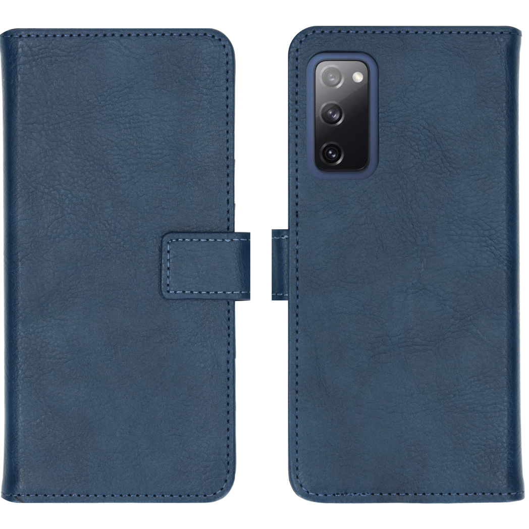 Étui de téléphone bleu avec fermeture magnétique. L'étui est ouvert, montrant le téléphone.