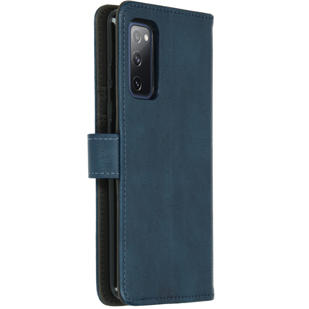 Étui portefeuille bleu, ouvert. Téléphone à l'intérieur.