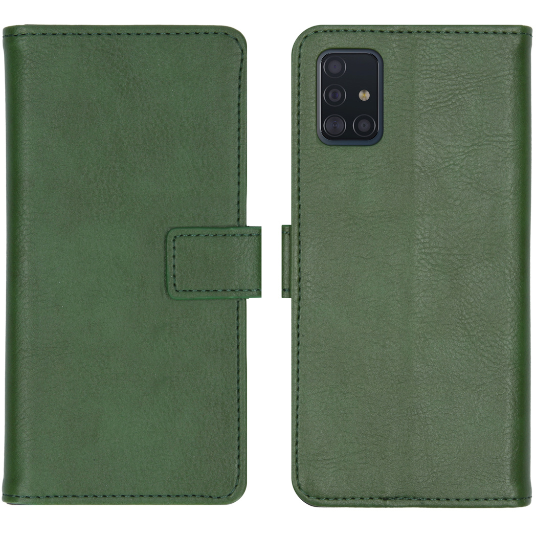 Groene leren telefoonhoes, open. Toont camera en knoppen van de telefoon.