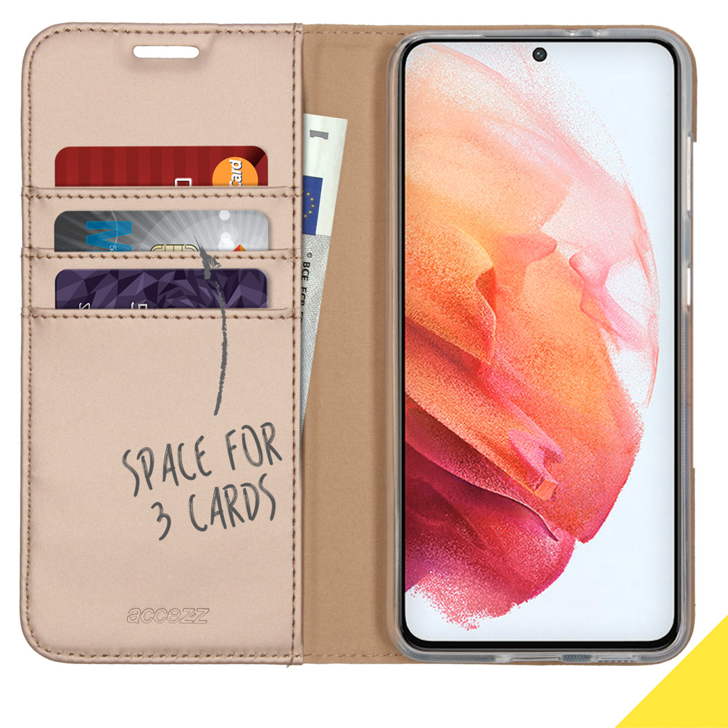 Roze telefoonhoes open met kaarten en geld erin. De telefoon is rechts zichtbaar.