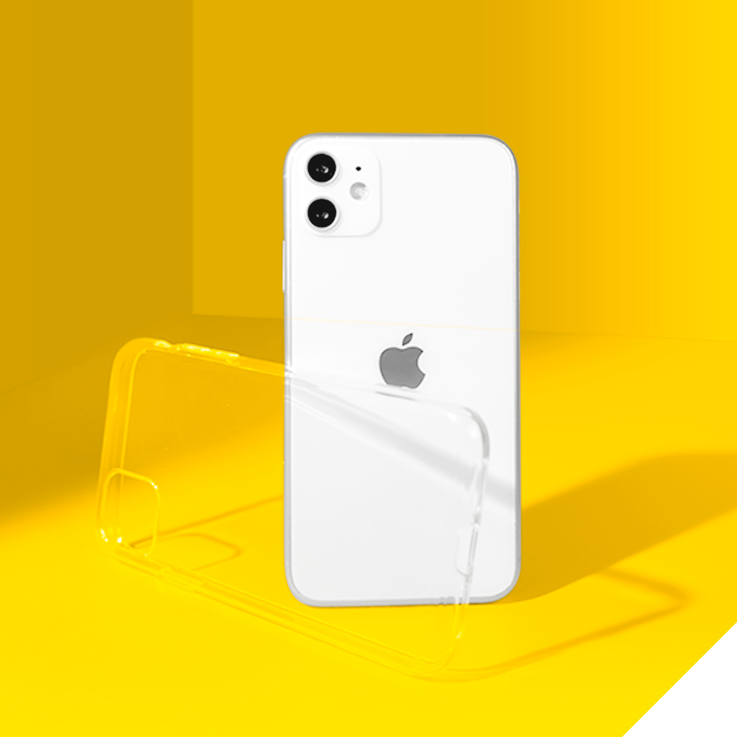 Witte iPhone met een doorzichtig hoesje op een gele ondergrond.