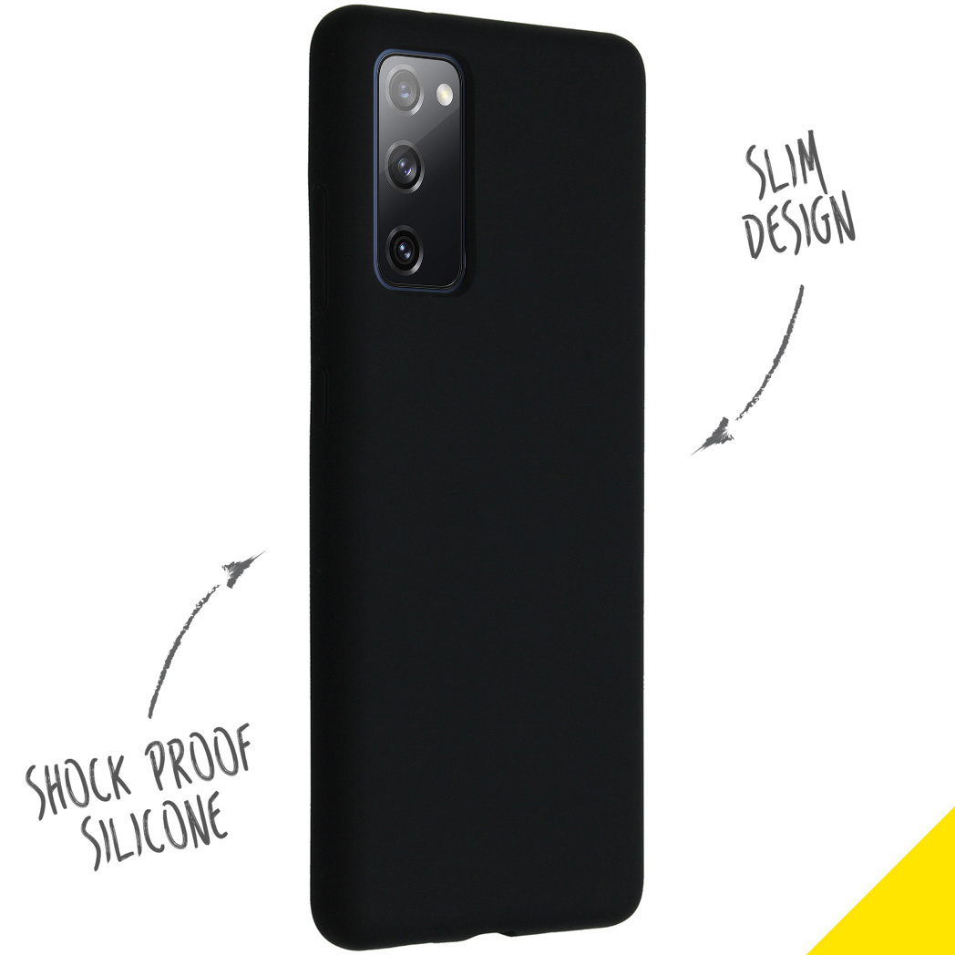 Custodia per telefono nera con 'Shock Proof Silicone'. Il testo indica 'Slim Design'. Frecce alle caratteristiche.