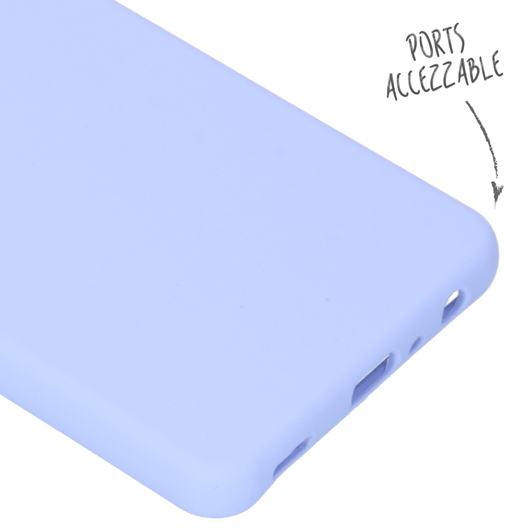 Gros plan sur une coque de téléphone violet clair. Les ports sont accessibles, comme indiqué par le texte.