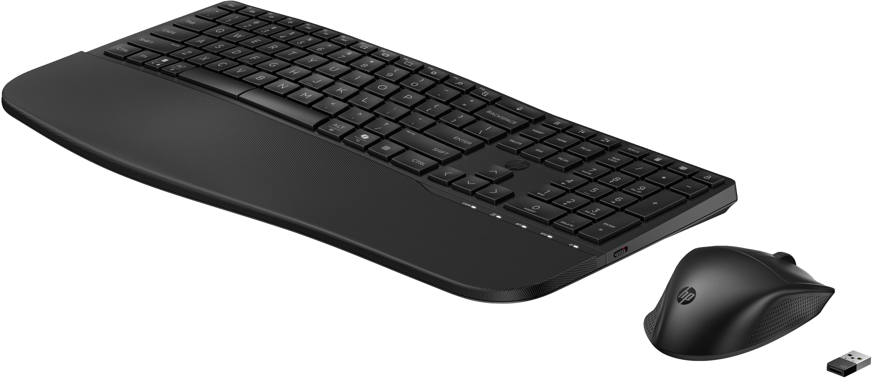 Tastiera e mouse HP neri. La tastiera ha tasti neri con lettere bianche. Sfondo bianco.
