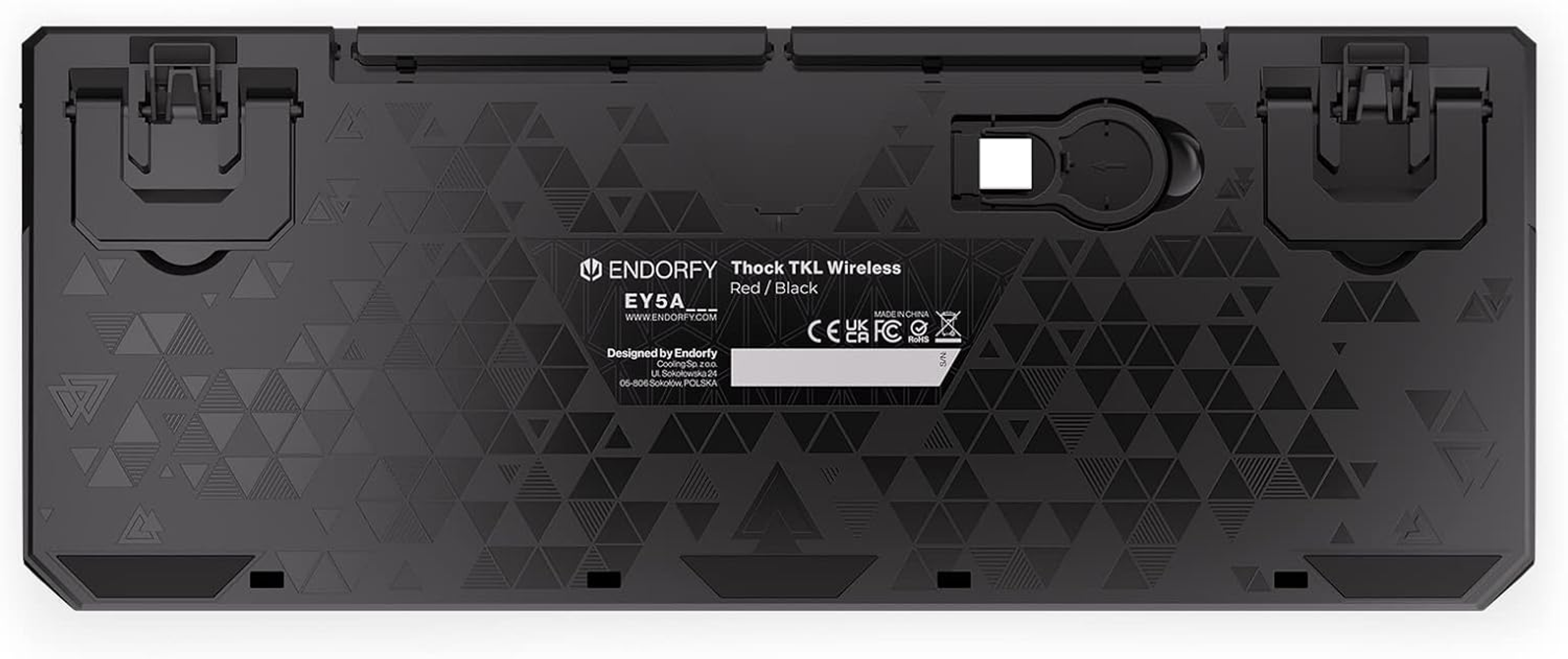 Spód klawiatury, pokazujący design, nazwę modelu i informacje producenta.