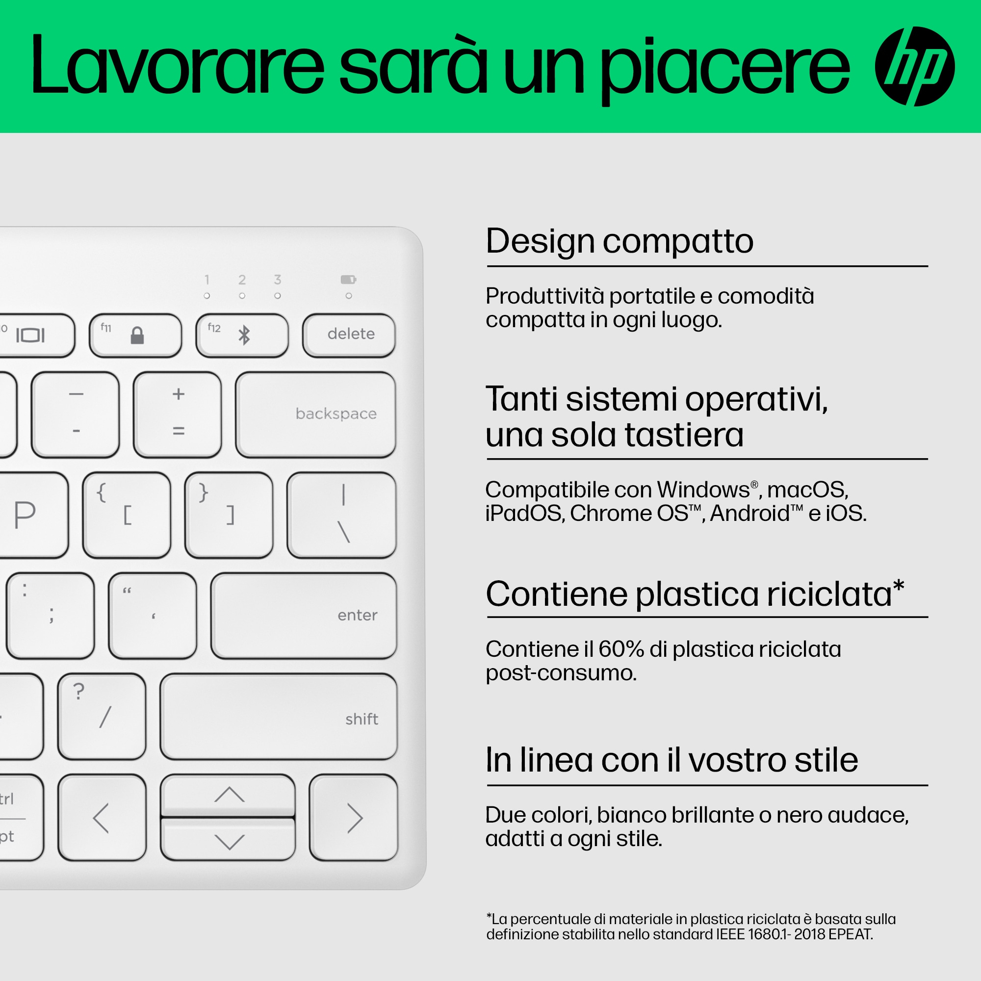 Tastiera bianca con tasti bianchi. Ha un design compatto e contiene plastica riciclata.
