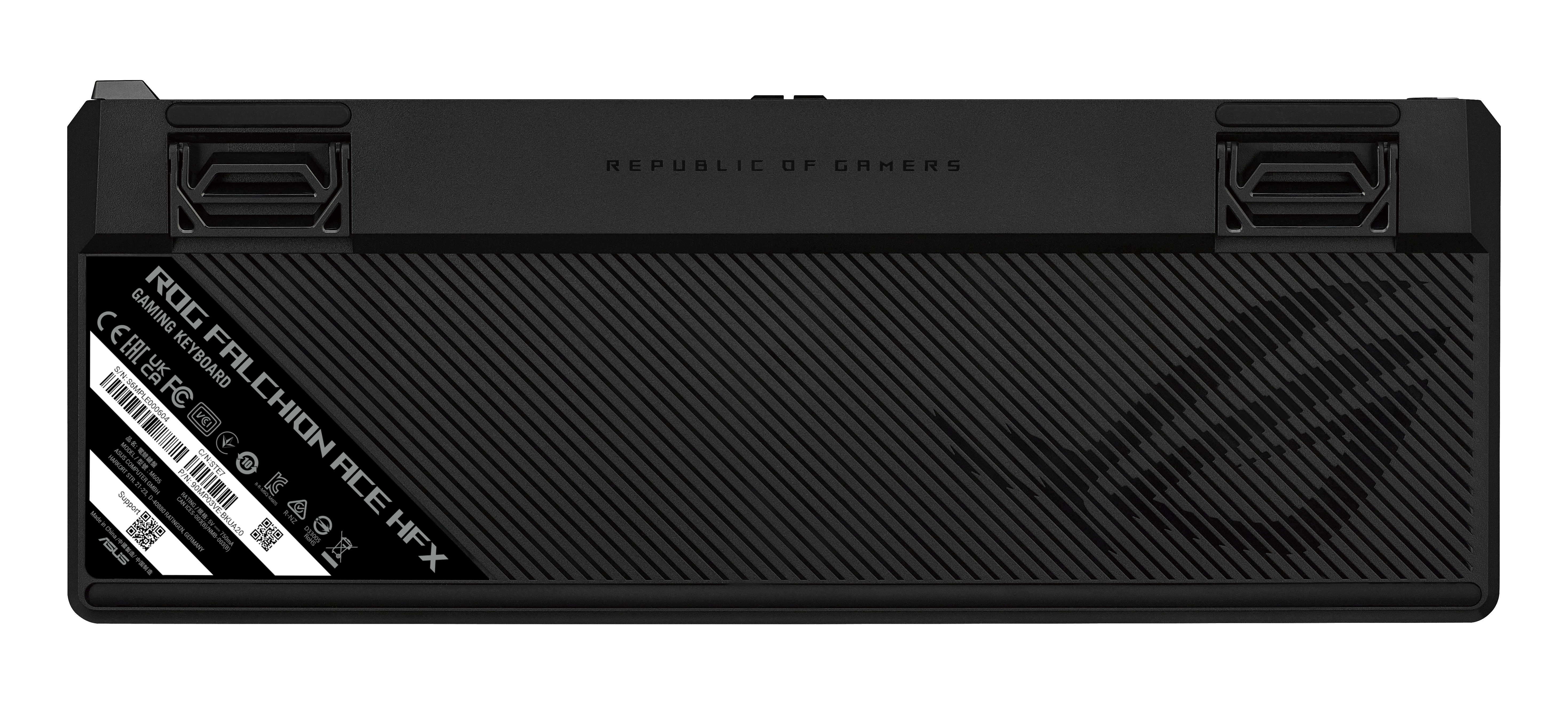 Spód czarnej klawiatury z logo ROG. Czarne tło.