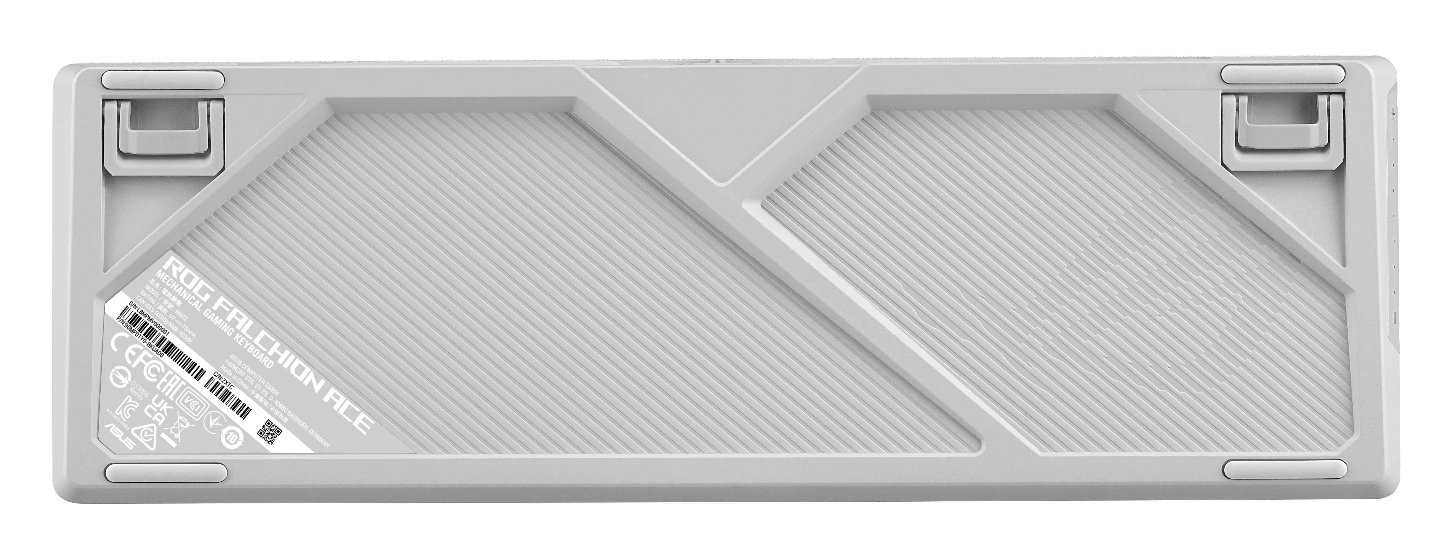 Widok od spodu jasnoszarej klawiatury o industrialnym designie i nazwie ROG Falchion Ace.