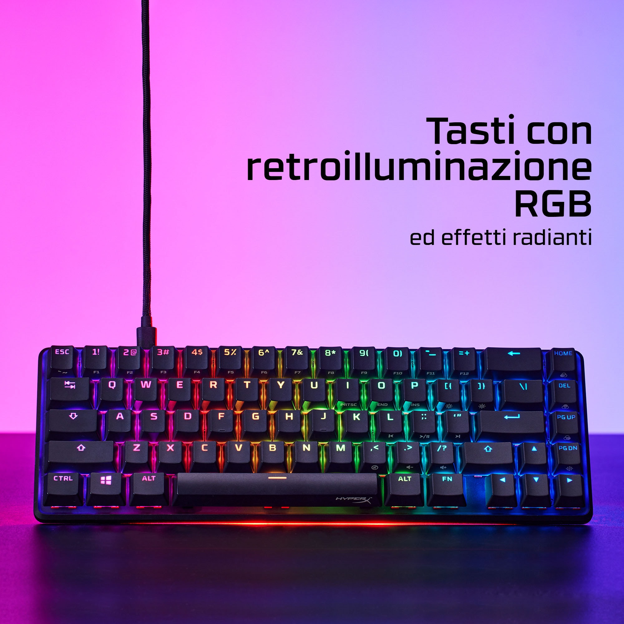 Schwarze Tastatur mit Regenbogen-Hintergrundbeleuchtung. HyperX-Logo und italienischer Text.
