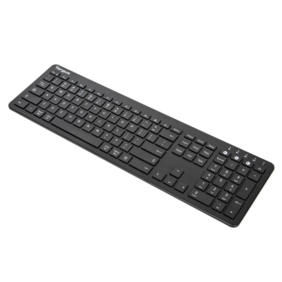 Teclado negro sobre una superficie blanca. El teclado es un diseño de tamaño completo.