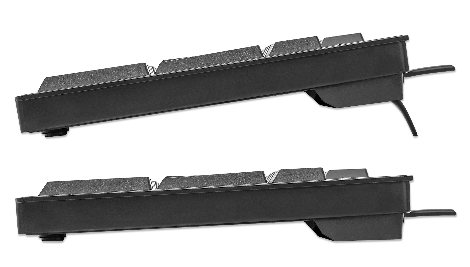 Widok z boku czarnej klawiatury. Dwa różne kąty klawiszy, z lekkim uniesieniem.