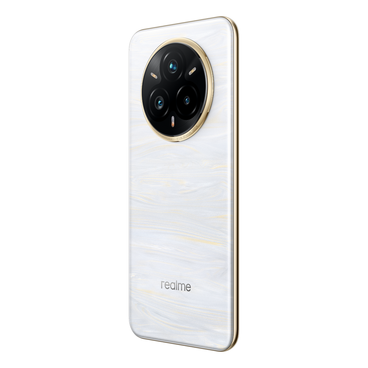 Uno smartphone bianco e oro con un grande modulo fotocamera e il logo Realme. Sfondo bianco.