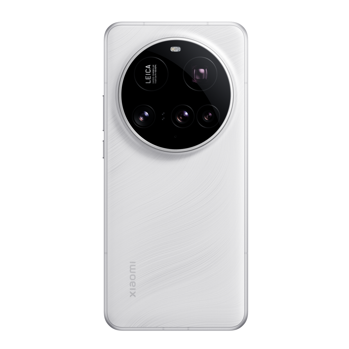 Un teléfono Xiaomi blanco con una matriz de cámara prominente sobre un fondo oscuro.