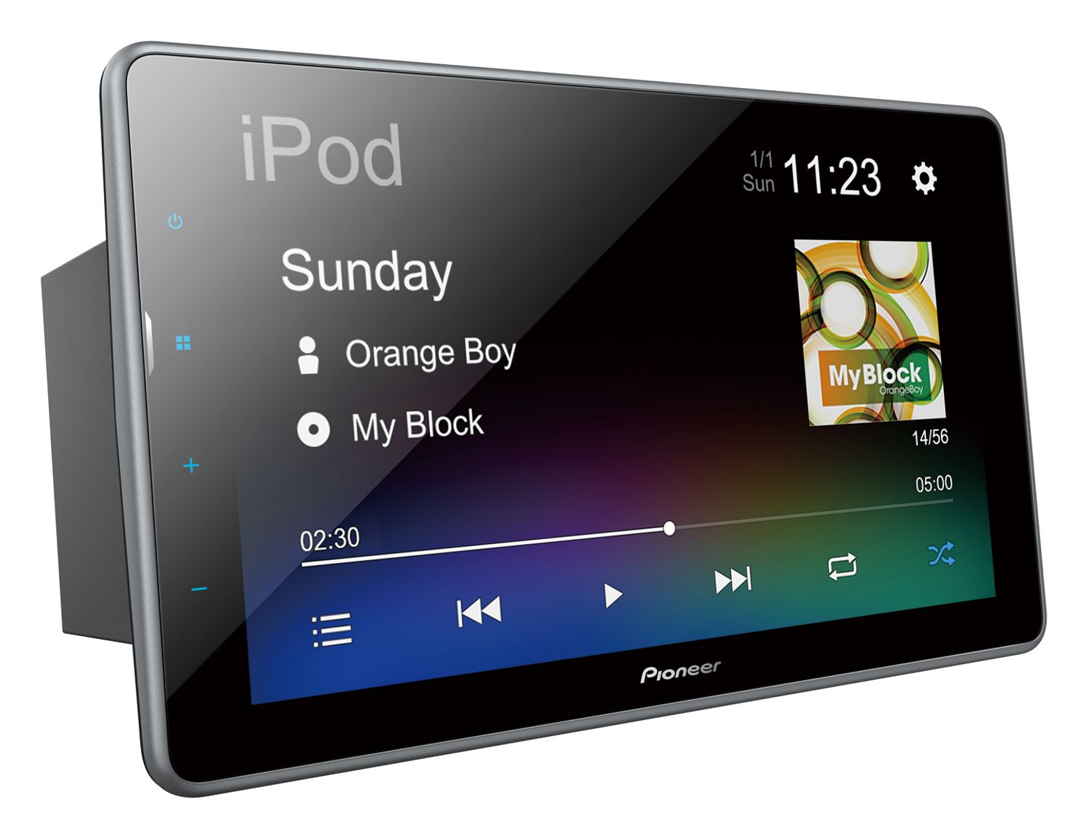 Pantalla de radio de coche muestra información y controles de música. Pantalla negra con detalles de canciones y ajustes.