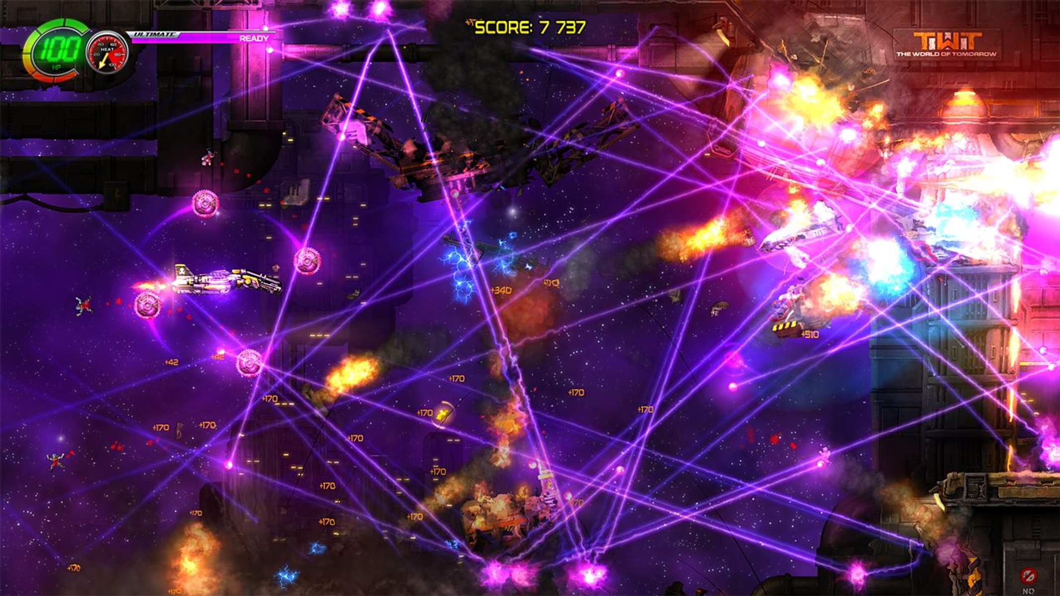 Schermata di un gioco sparatutto spaziale con laser viola e navi volanti.
